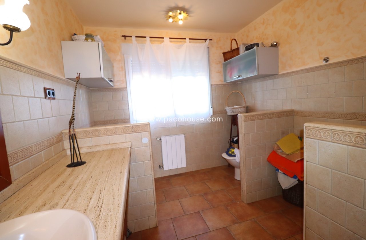 Resale - Villa -
Purias