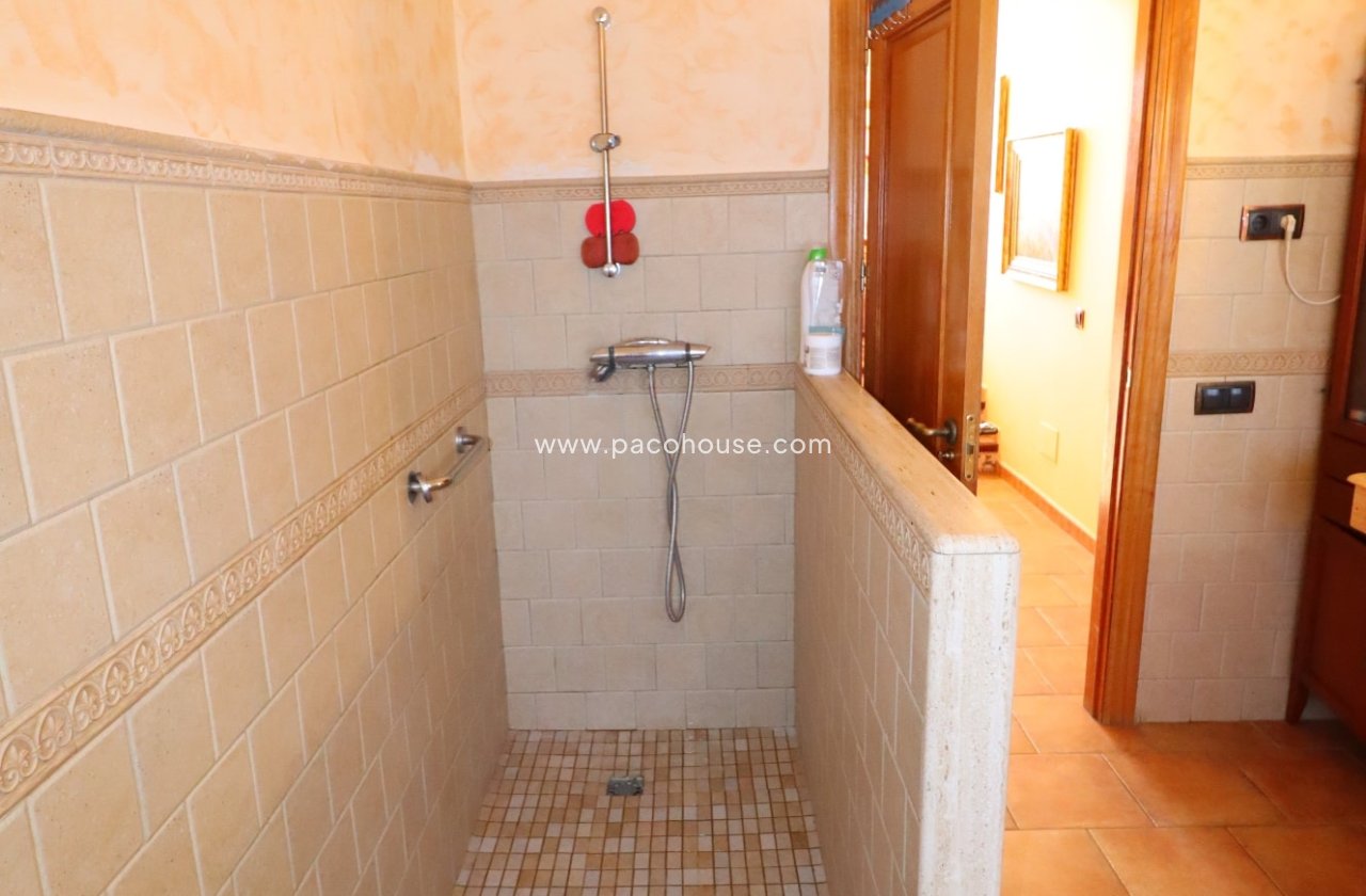 Resale - Villa -
Purias