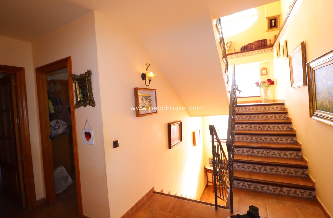 Resale - Villa -
Purias