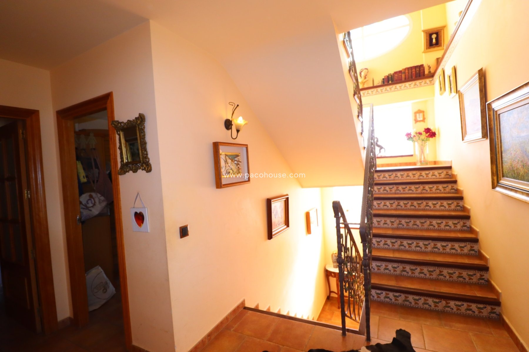 Resale - Villa -
Purias