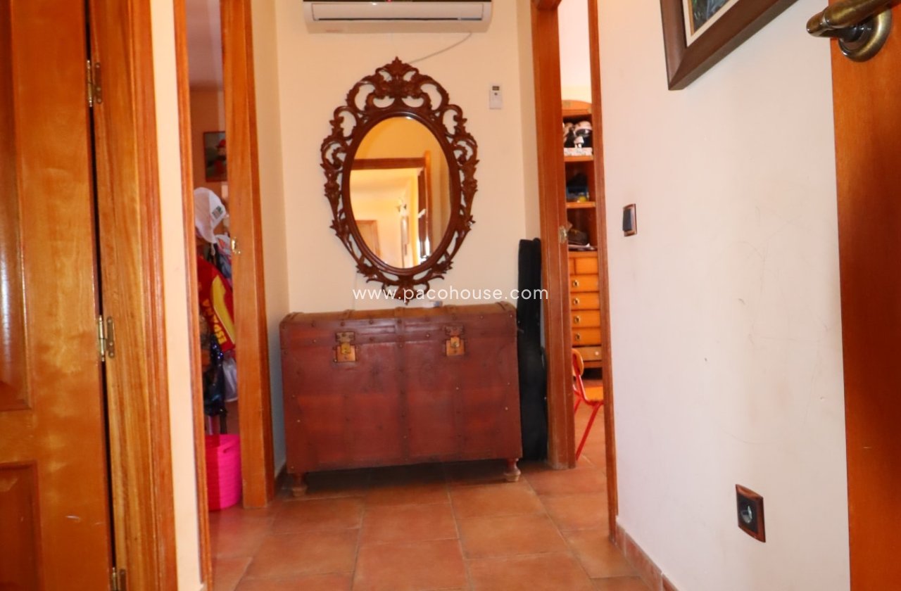 Resale - Villa -
Purias