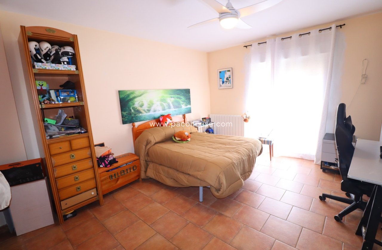 Resale - Villa -
Purias