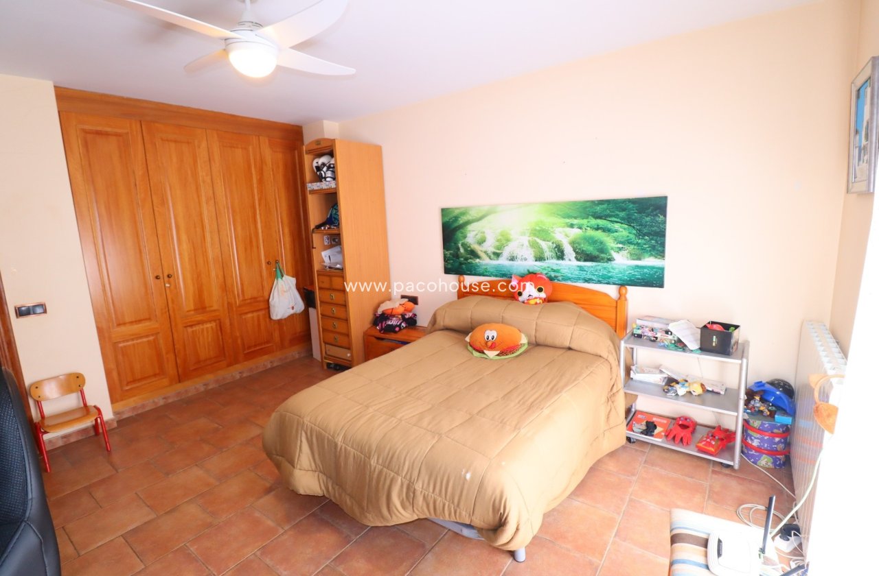 Resale - Villa -
Purias