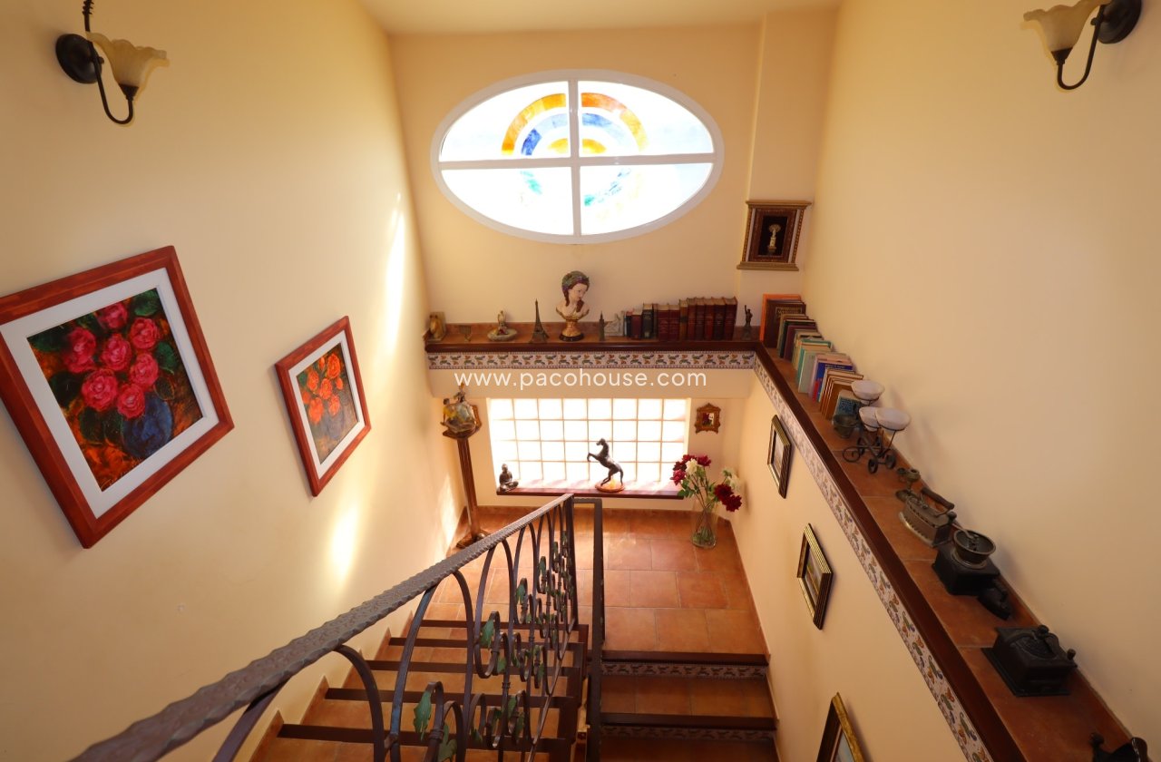 Resale - Villa -
Purias