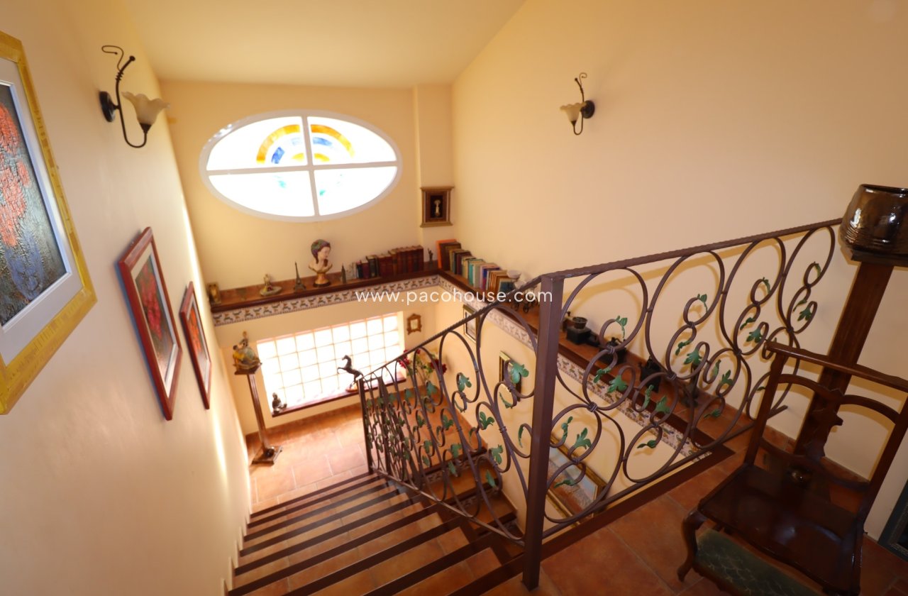 Resale - Villa -
Purias