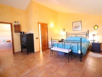 Resale - Villa -
Purias