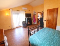 Resale - Villa -
Purias