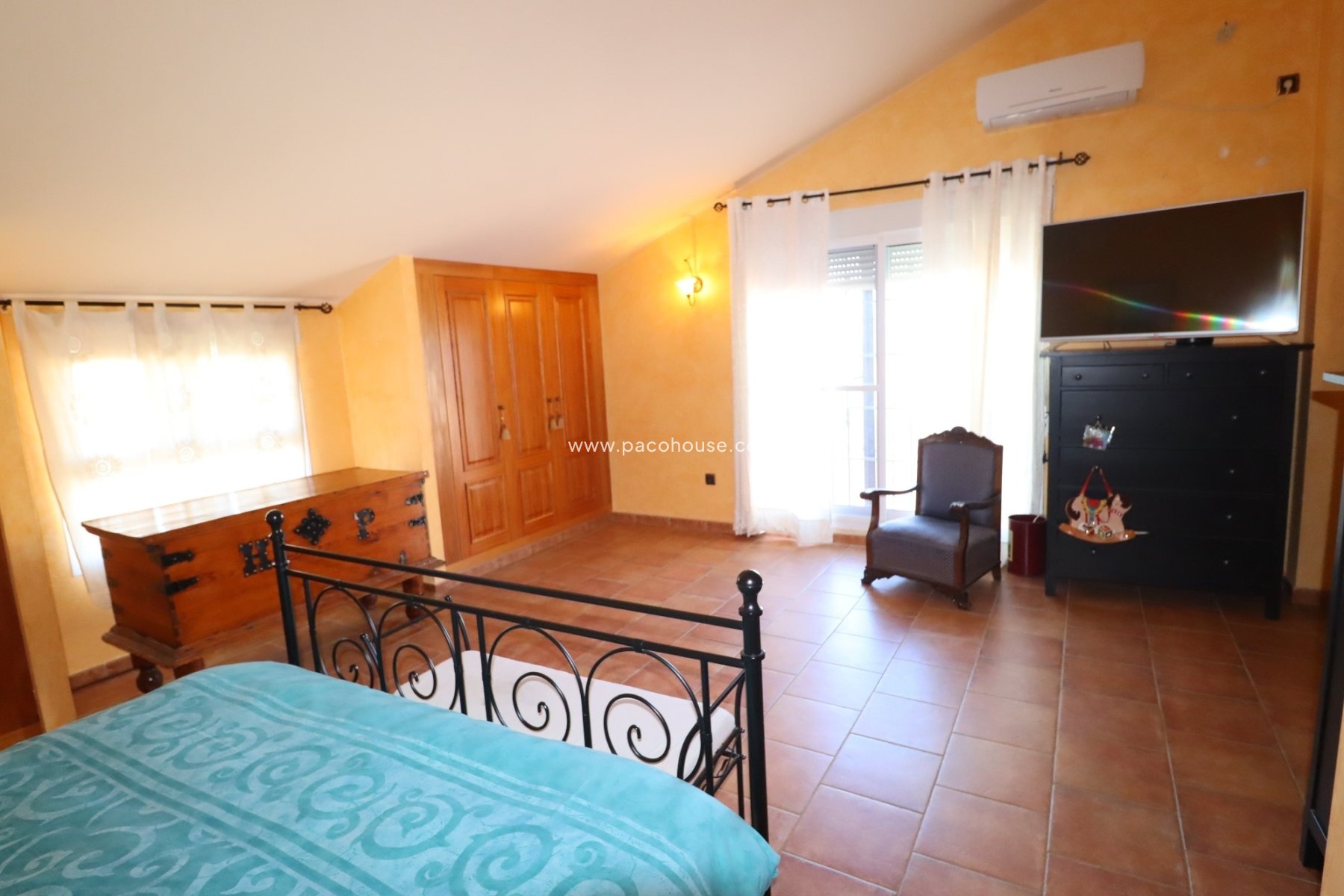 Resale - Villa -
Purias