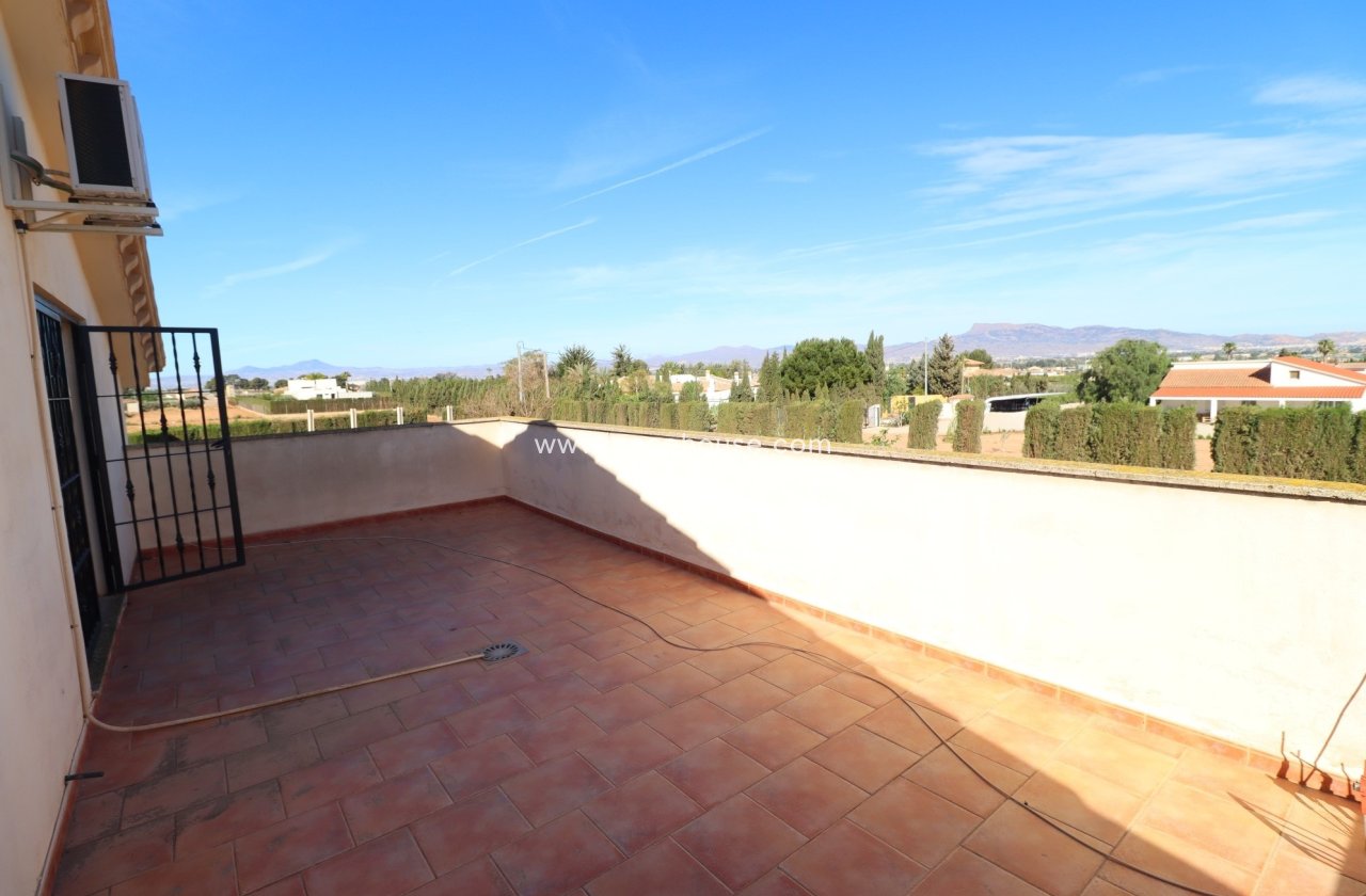 Resale - Villa -
Purias