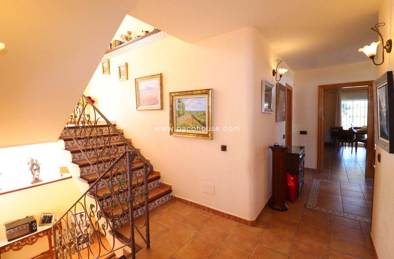 Resale - Villa -
Purias