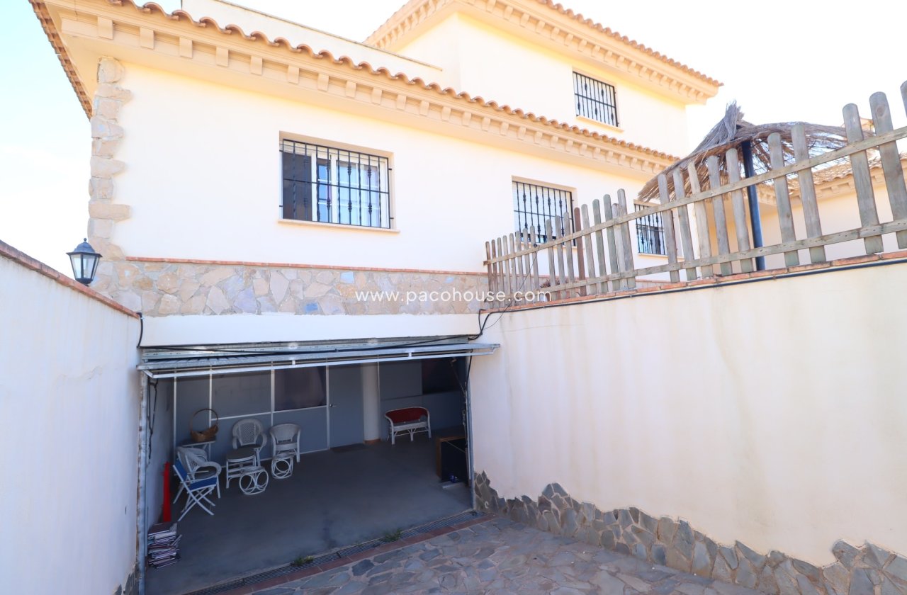 Resale - Villa -
Purias