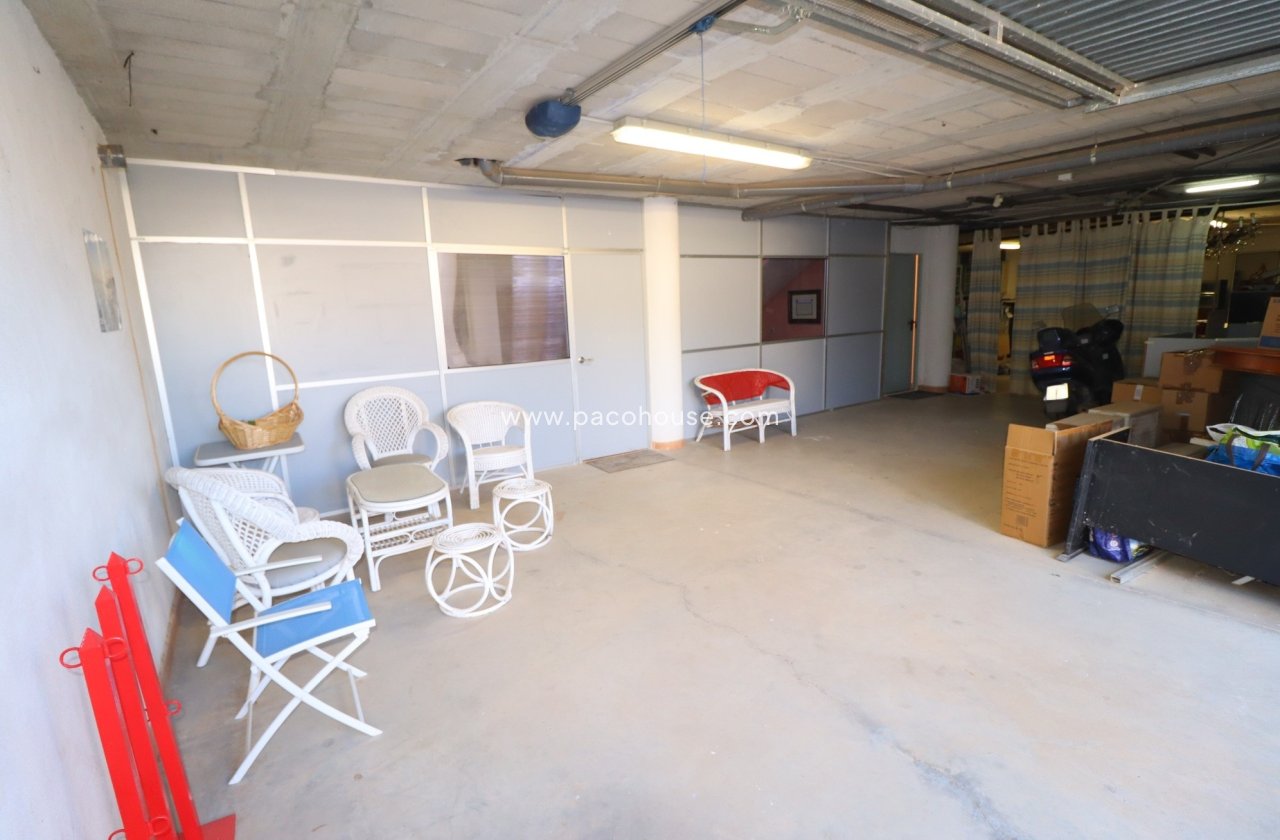 Resale - Villa -
Purias