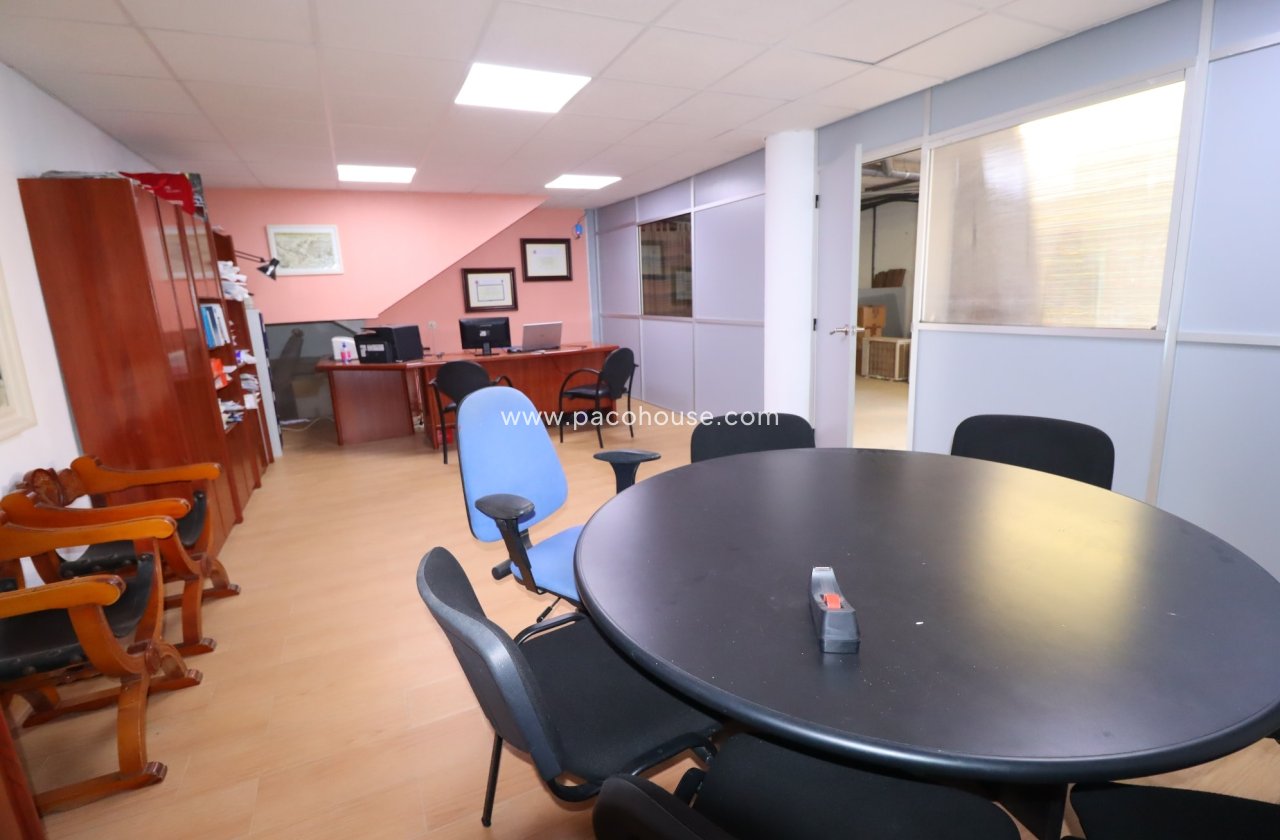 Resale - Villa -
Purias