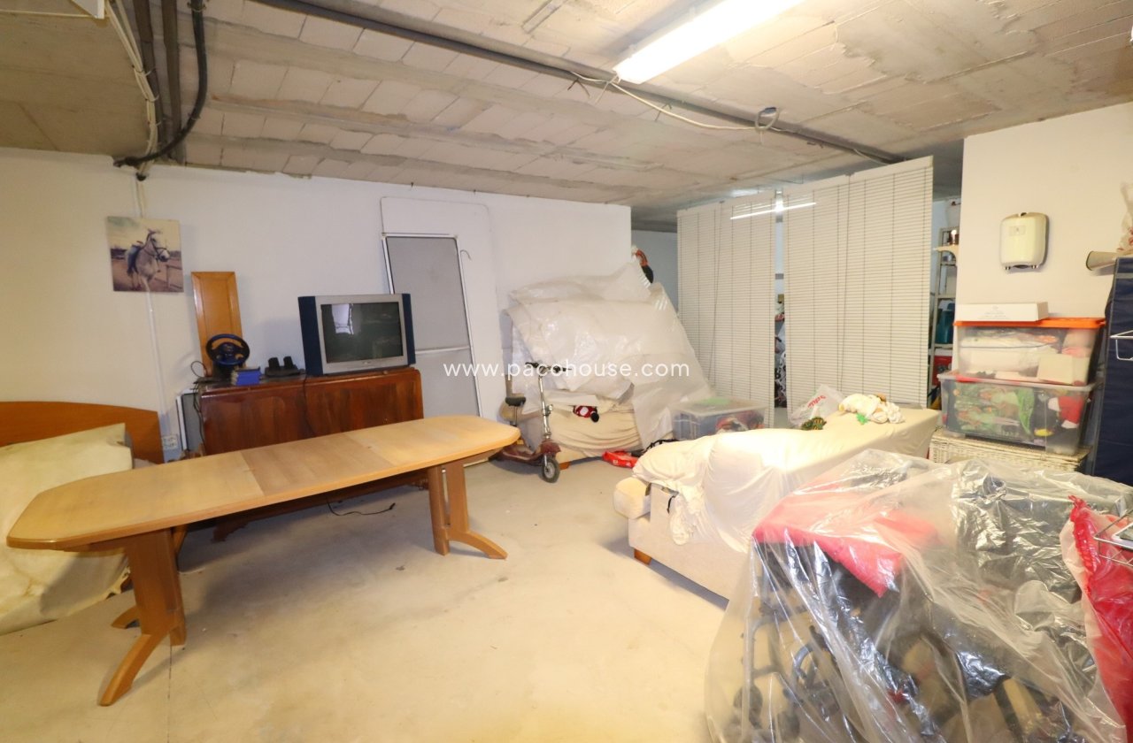 Resale - Villa -
Purias