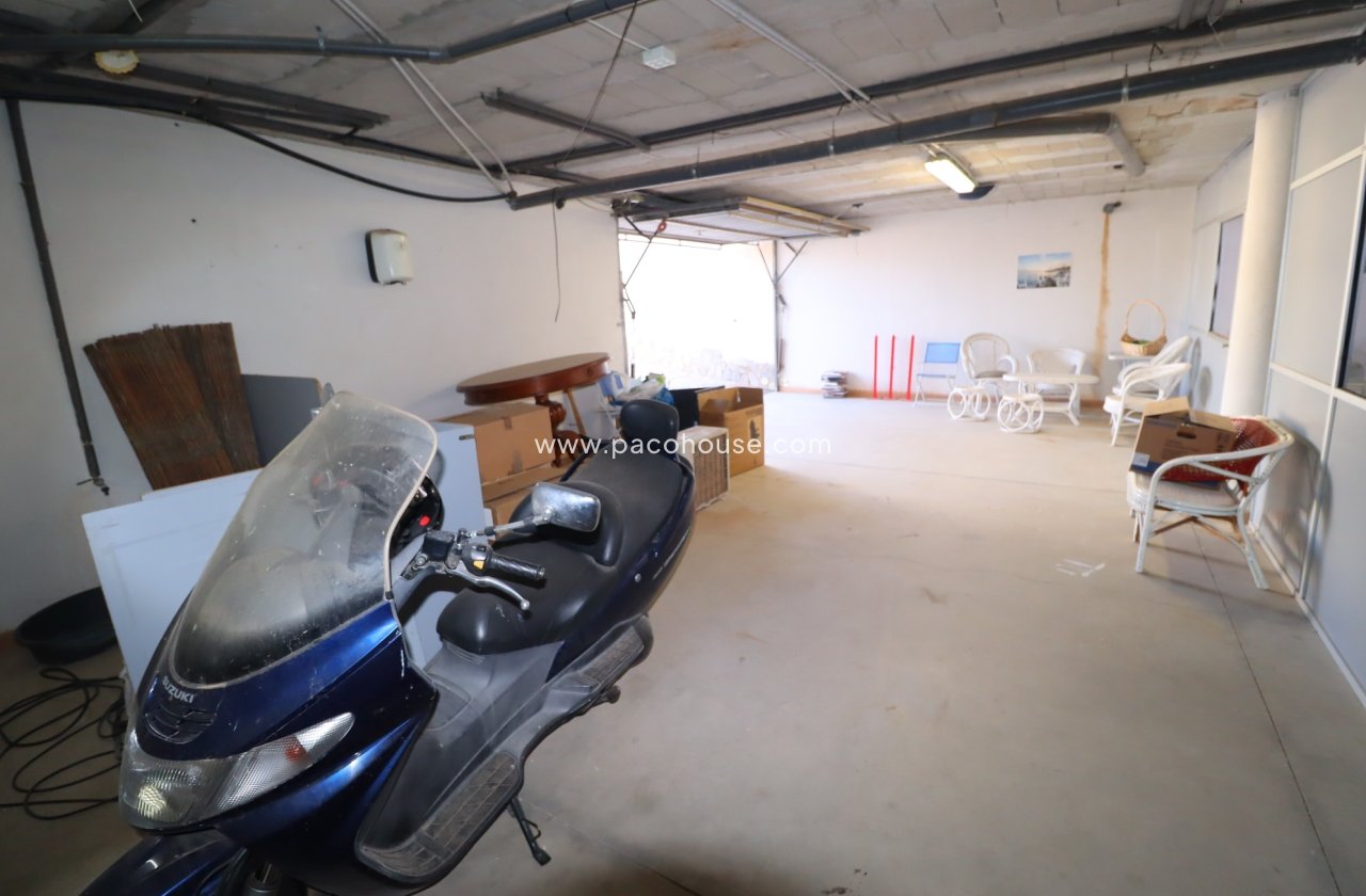 Resale - Villa -
Purias