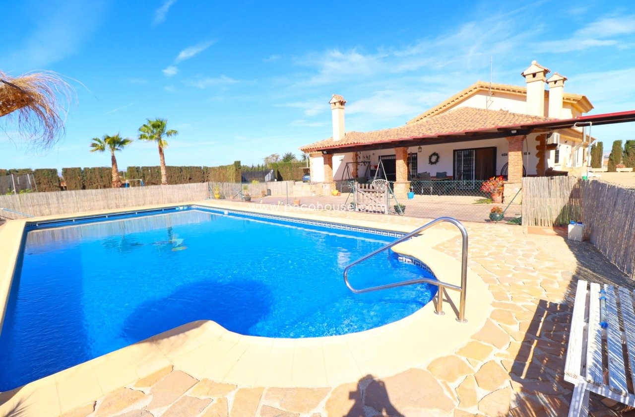 Resale - Villa -
Purias