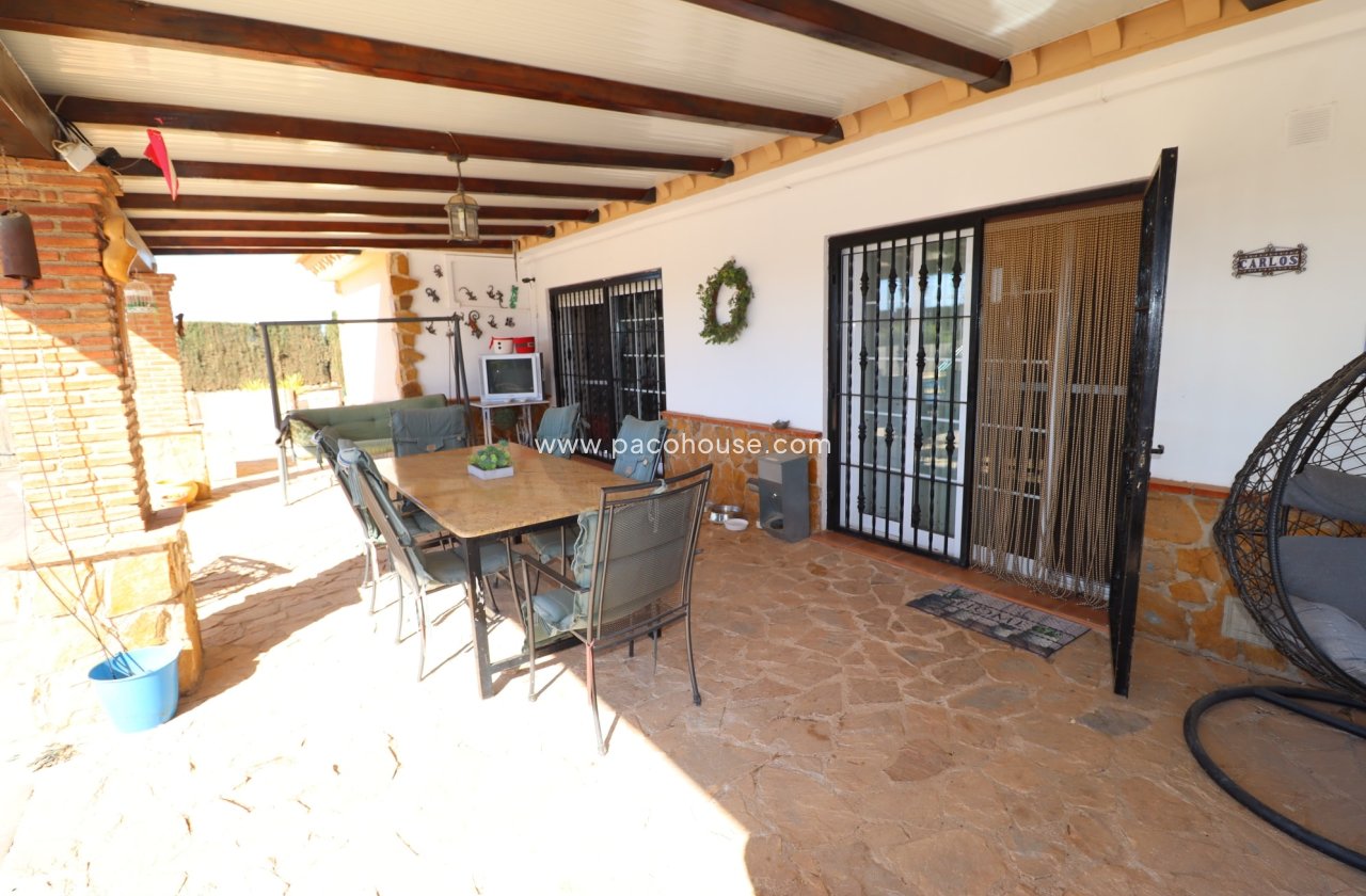 Resale - Villa -
Purias