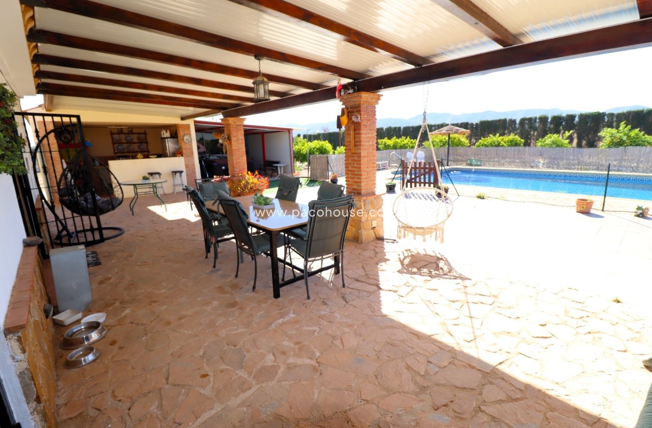 Resale - Villa -
Purias
