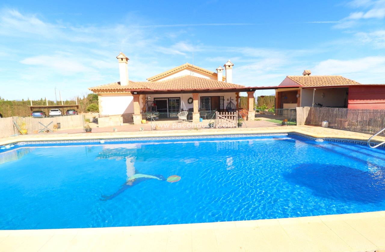 Resale - Villa -
Purias