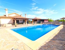 Resale - Villa -
Purias