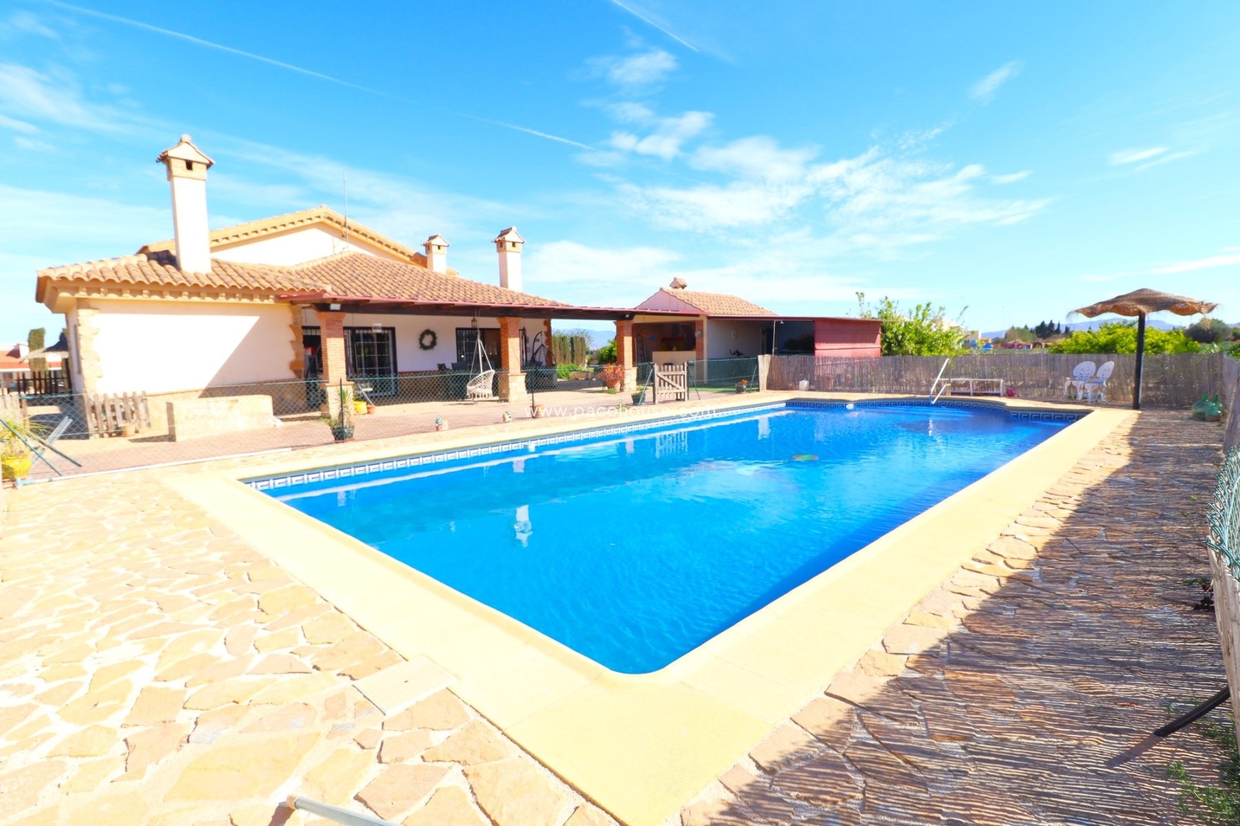 Resale - Villa -
Purias