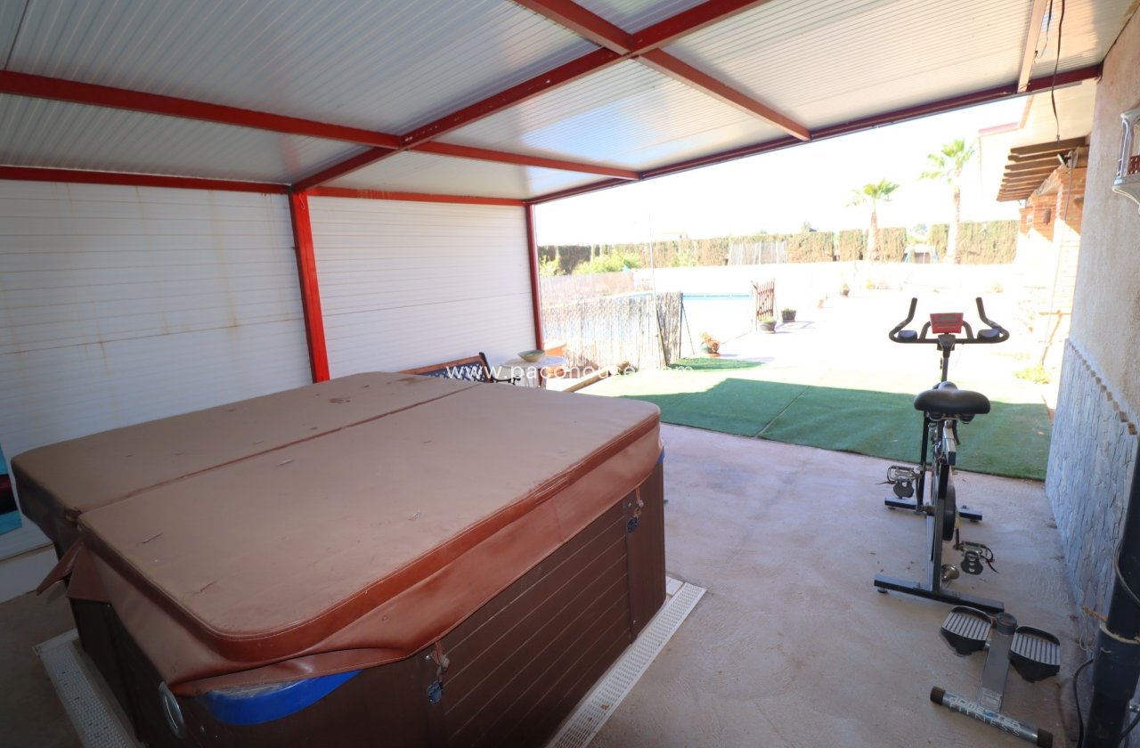 Resale - Villa -
Purias