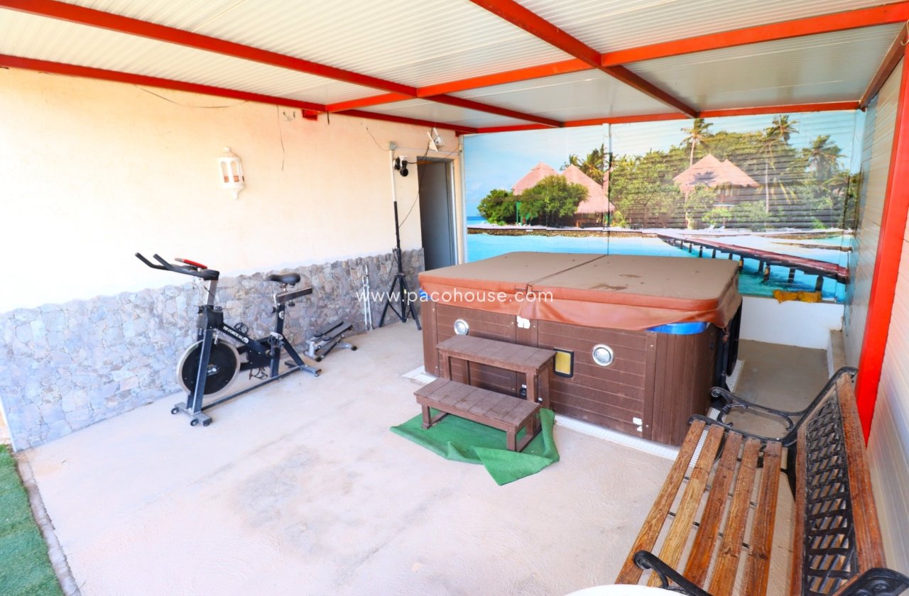 Resale - Villa -
Purias