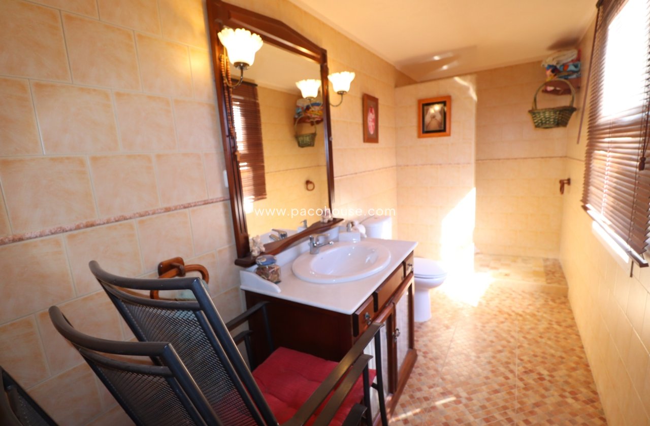 Resale - Villa -
Purias