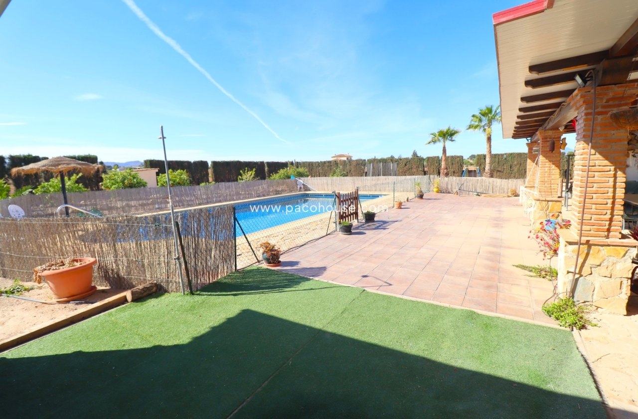 Resale - Villa -
Purias