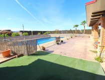 Resale - Villa -
Purias