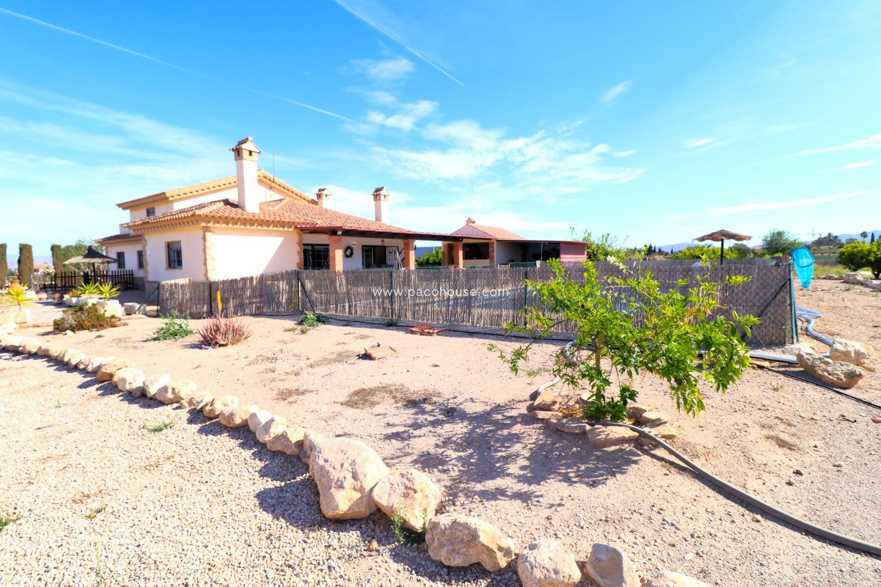 Resale - Villa -
Purias