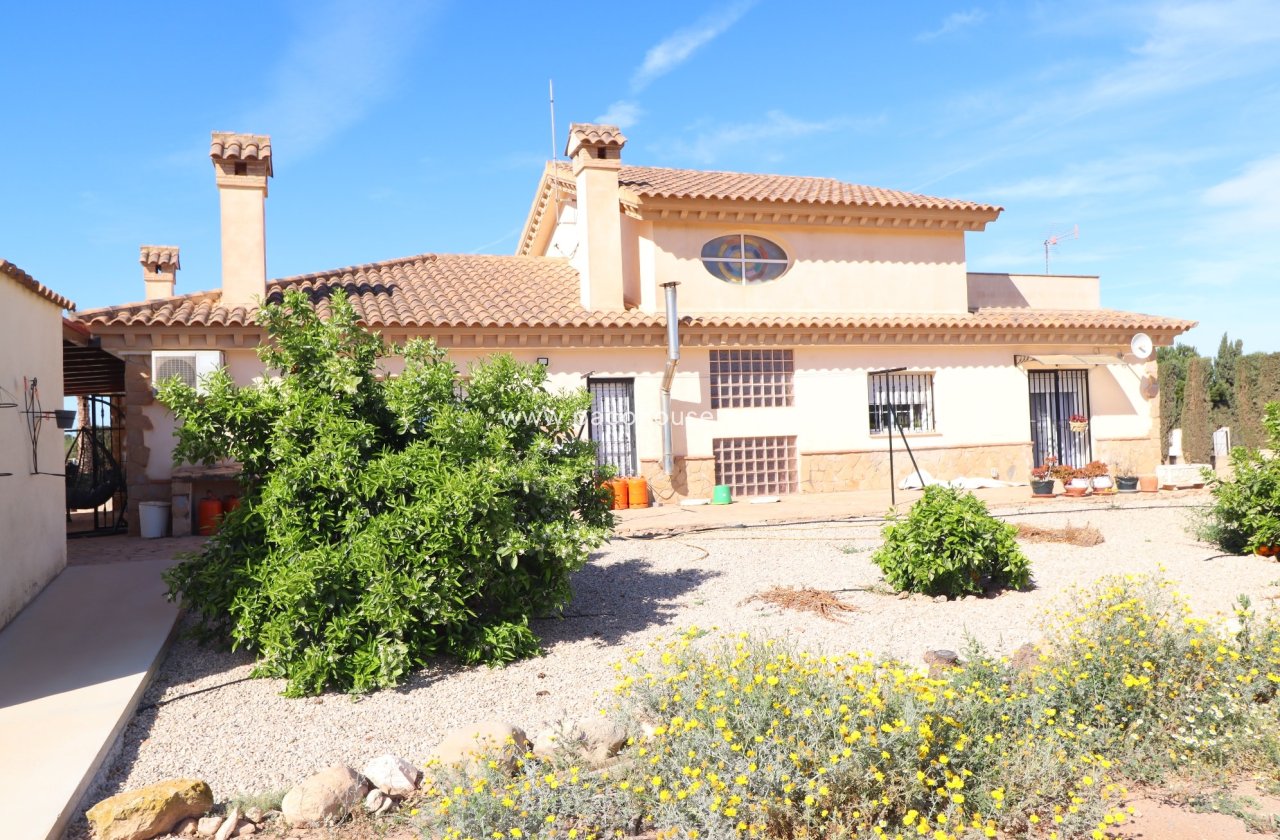 Resale - Villa -
Purias