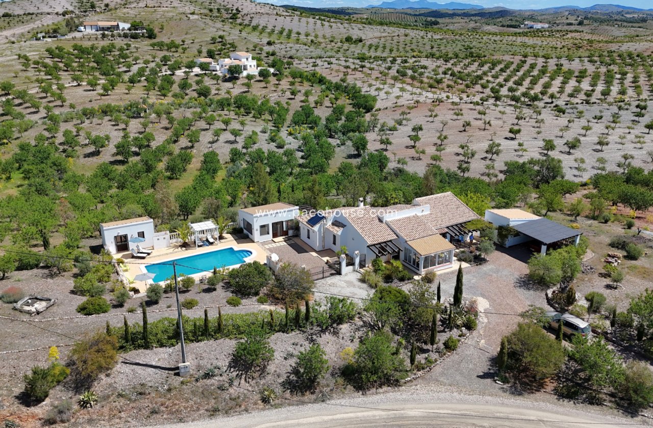 Resale - Villa -
Zarzalico