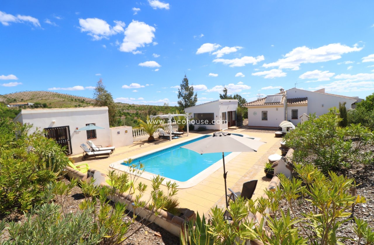 Resale - Villa -
Zarzalico
