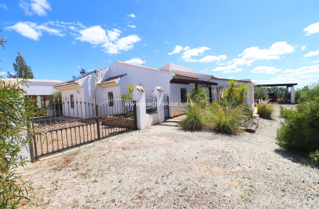 Resale - Villa -
Zarzalico