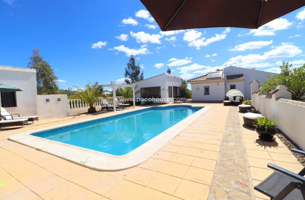 Resale - Villa -
Zarzalico