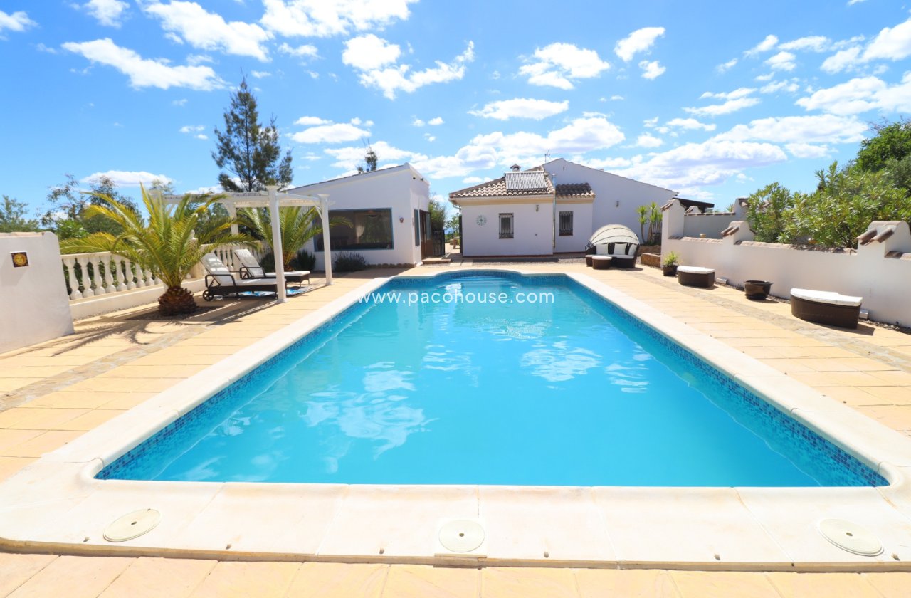 Resale - Villa -
Zarzalico