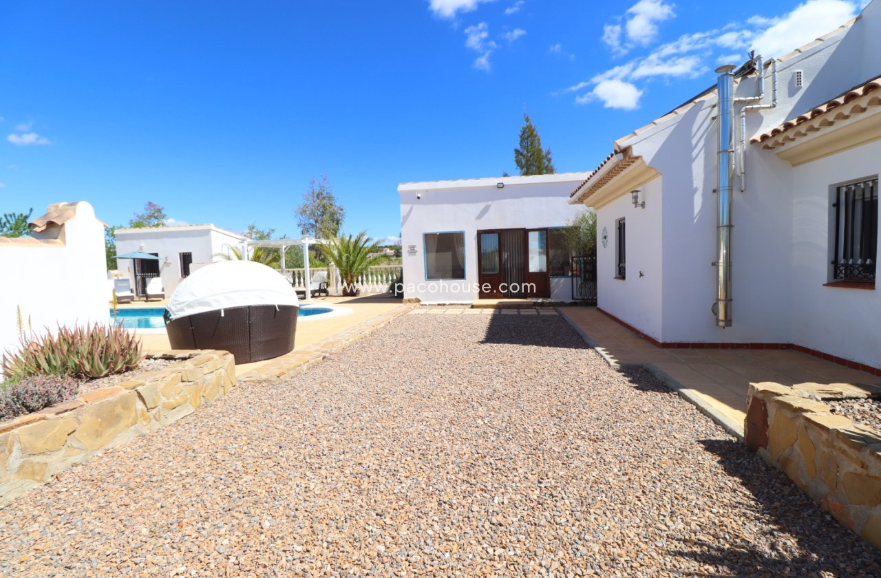 Resale - Villa -
Zarzalico