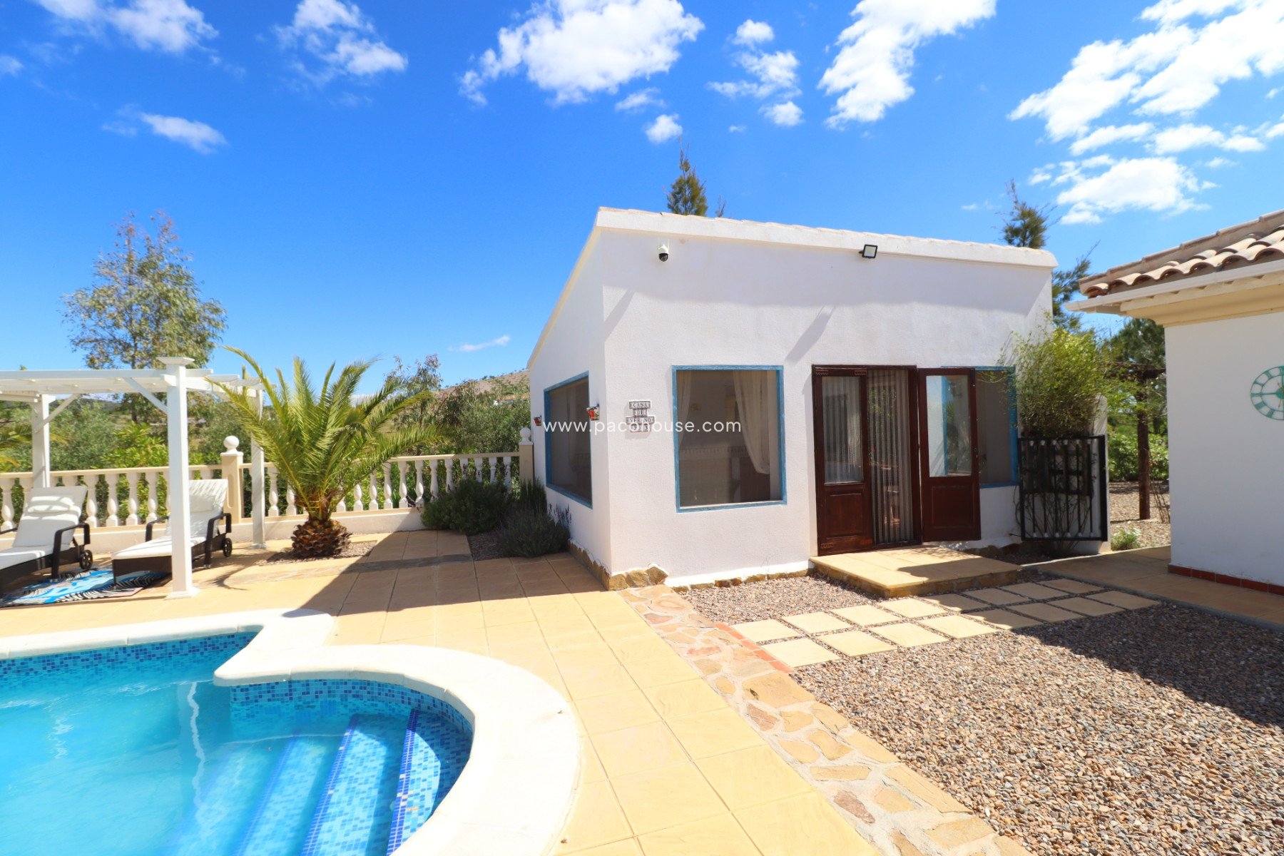 Resale - Villa -
Zarzalico