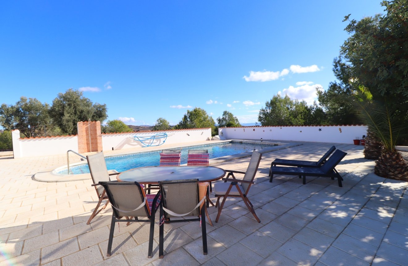 Resale - Villa -
Zarzalico