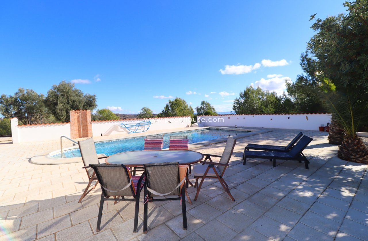 Resale - Villa -
Zarzalico