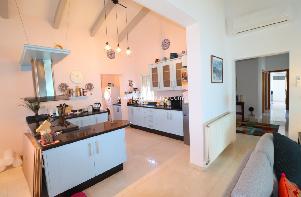 Resale - Villa -
Zarzalico