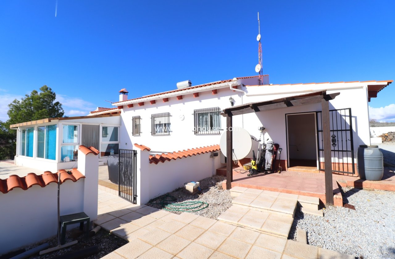Resale - Villa -
Zarzalico