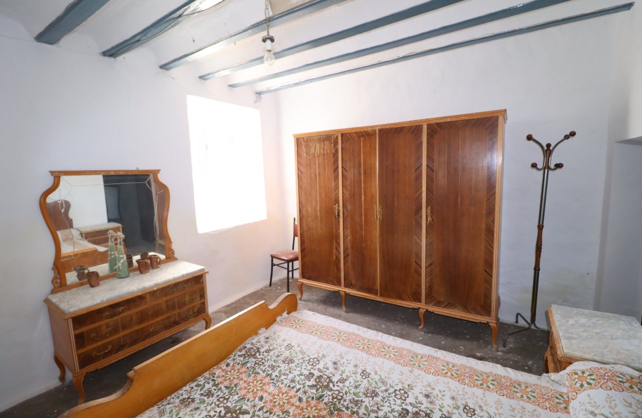 Reventa - Cortijo -
Chirivel