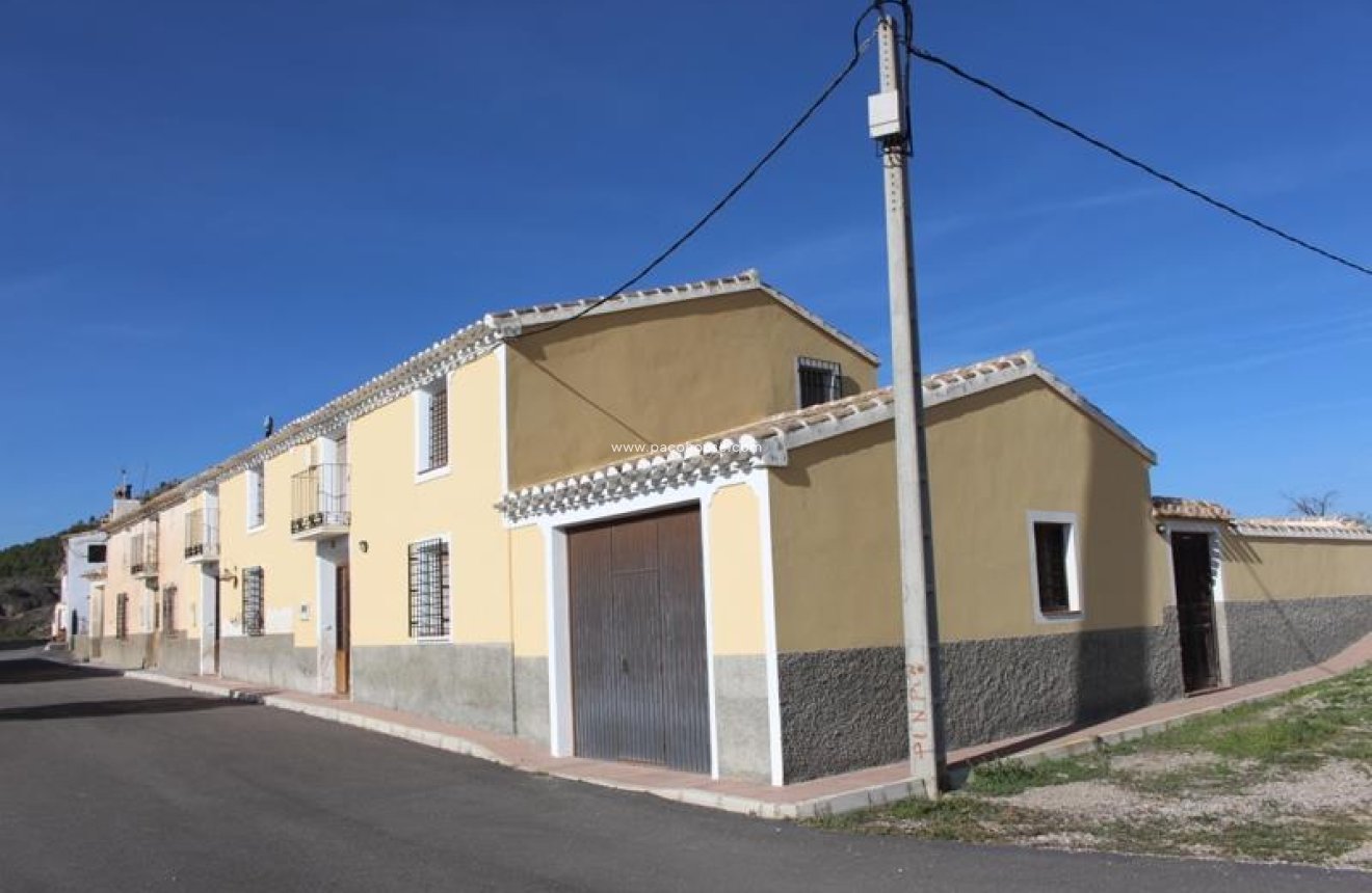 Reventa - Country House -
La Parroquia