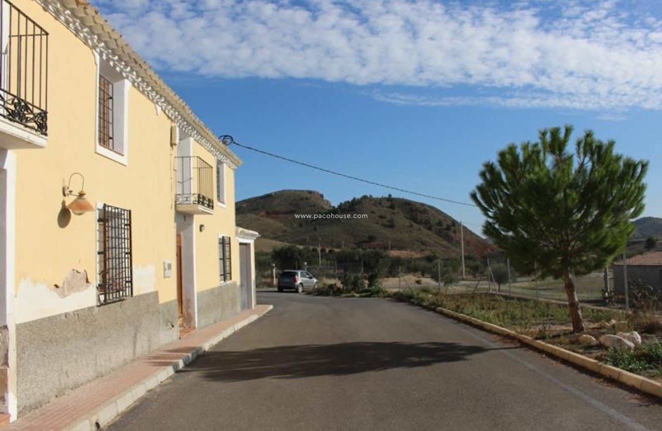 Reventa - Country House -
La Parroquia
