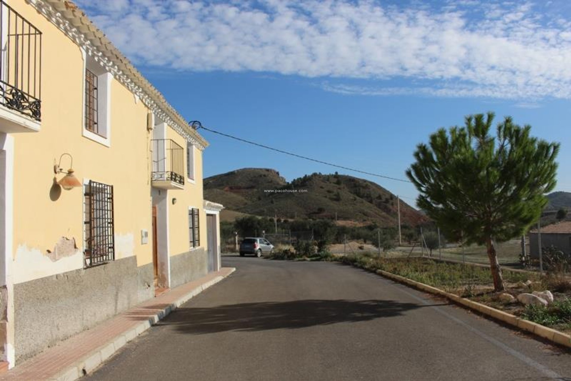 Reventa - Country House -
La Parroquia