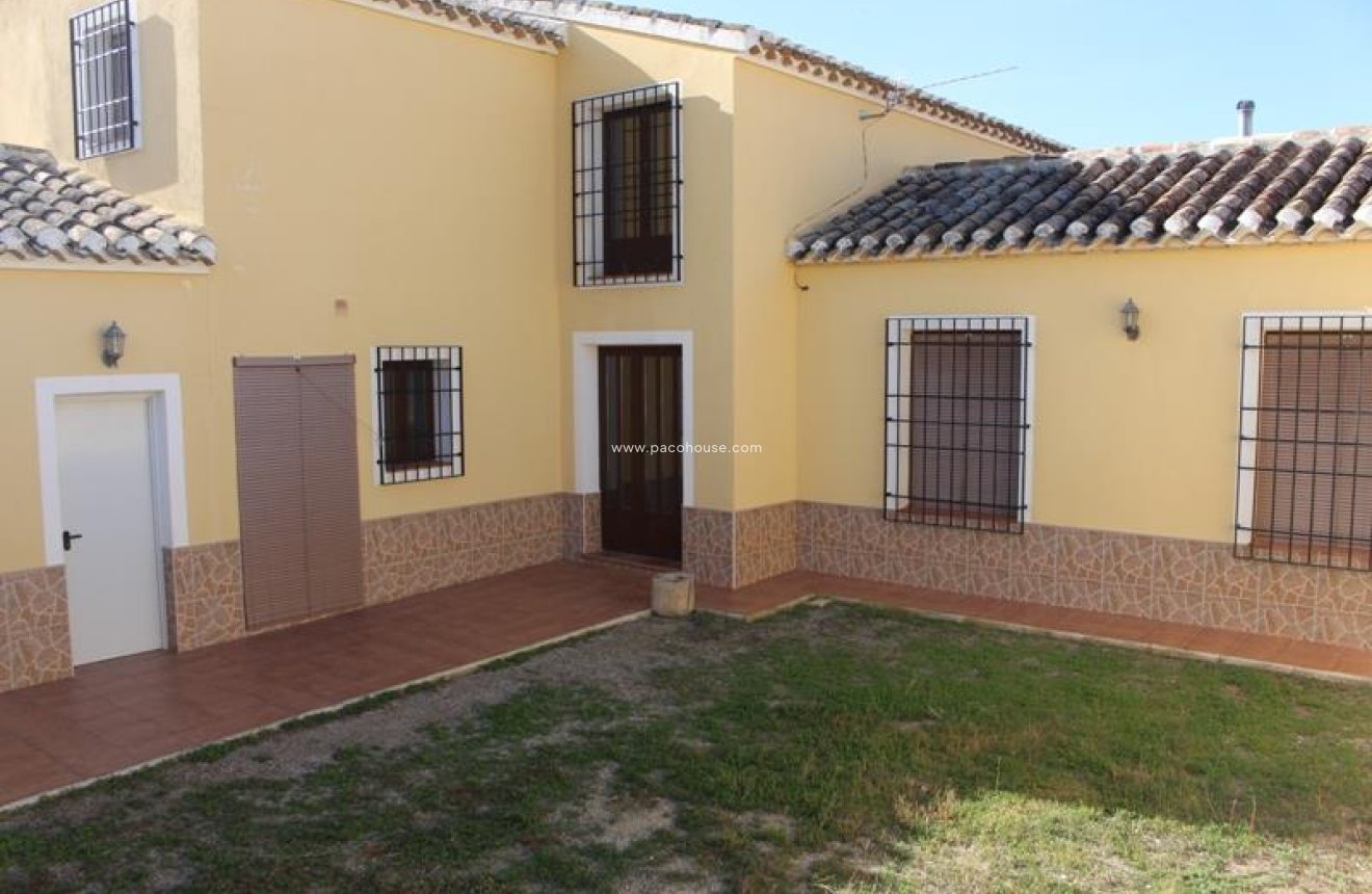 Reventa - Country House -
La Parroquia