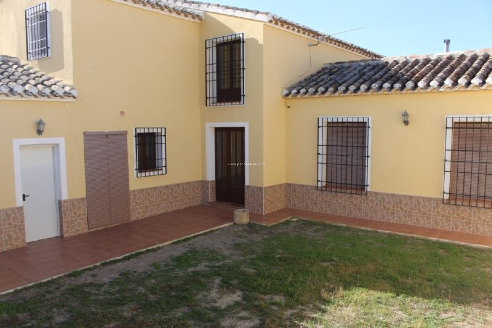 Reventa - Country House -
La Parroquia