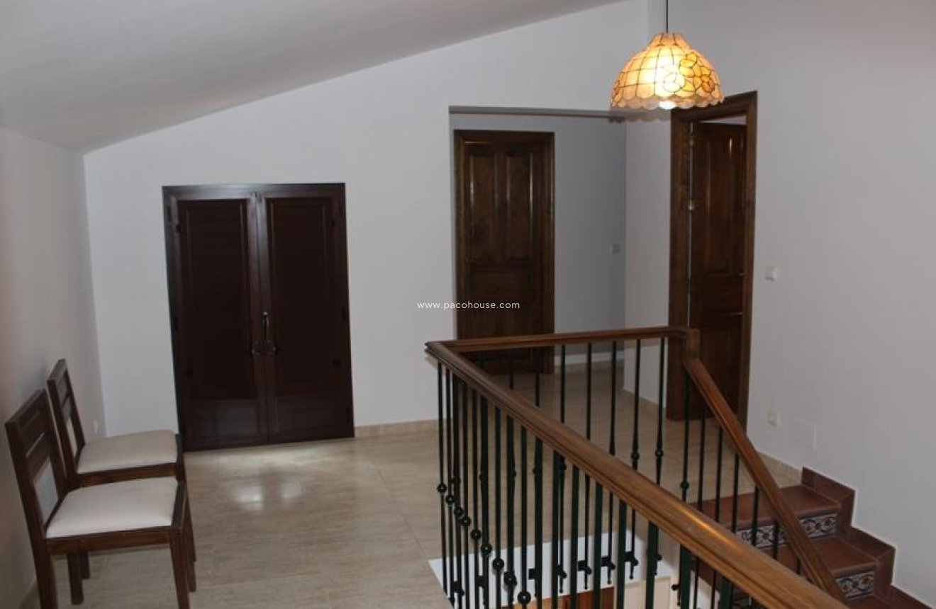 Reventa - Country House -
La Parroquia